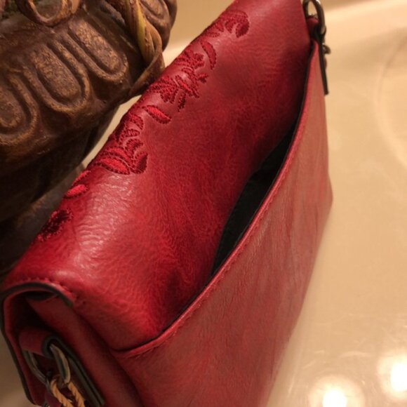 NWT Sam and Hadley Red Embroidered Women's Purse - Picture 5 of 8